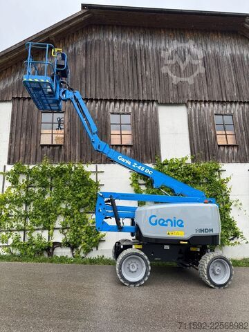 Zglobna teleskopska platforma Genie Z-45 XC