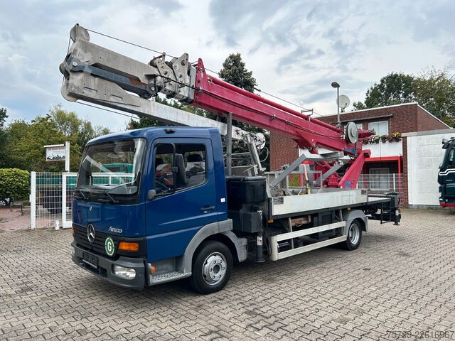 Kamion s dizalicom kombi MERCEDES-BENZ 815 Dachdeckerkran Böcker 32 Meter + Seilwinde