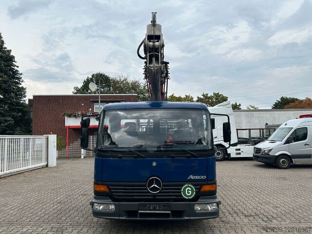 Kamion s dizalicom kombi MERCEDES-BENZ 815 Dachdeckerkran Böcker 32 Meter + Seilwinde