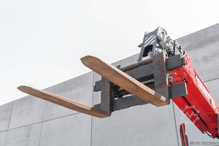Chargeur télescopique Manitou MRT 2150 Plus