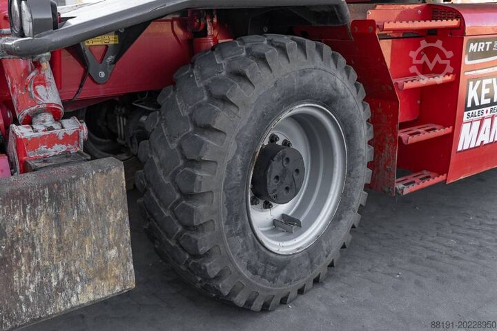 Chargeur télescopique Manitou MRT 3255