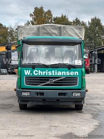 Camion pentru transport bovine VOLVO FL 6 220 Viehaufbau