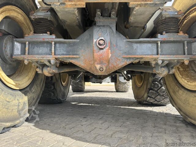 Autobasculantă articulată Terex TA30