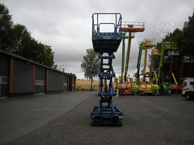 Thang máy cắt kéo Up-Right X26N