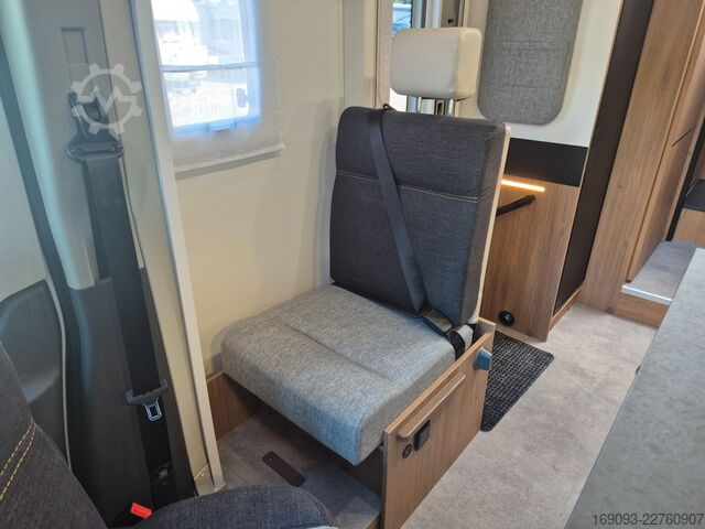 Semi-integrated camper CHAUSSON 777 Titanium Line *MJ27*Arctic*Hubbett*Navi*4,1t