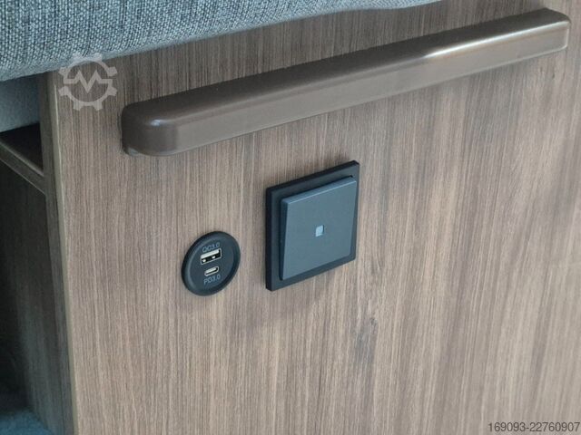 Semi-integrated camper CHAUSSON 777 Titanium Line *MJ27*Arctic*Hubbett*Navi*4,1t
