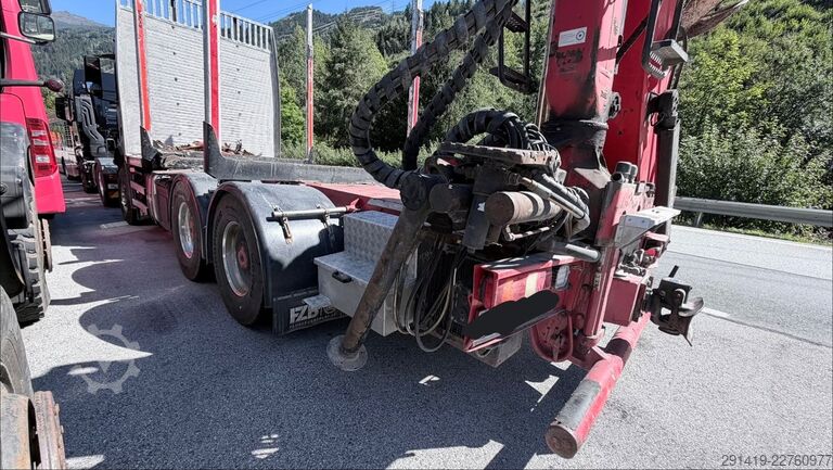 Camião florestal MERCEDES-BENZ Arocs 2851 6x4 Holzlkw mit Kran Bj 2015