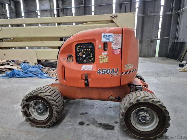 Teleskopiskā darba platforma JLG 450