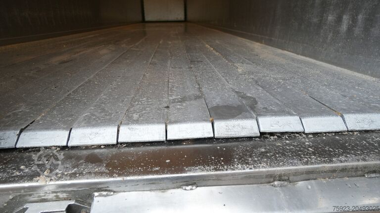 이동하는 층 Kraker 3 AXLE WALKING FLOOR TRAILER