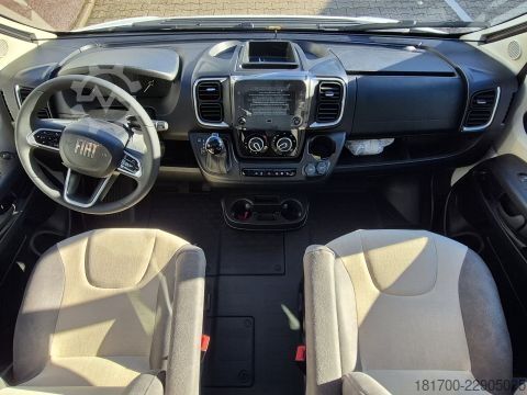 Poluintegrisani kamper Weinsberg CaraCompact EDITION PEPPER 600 MF *TraumMobil* 160*Automatik