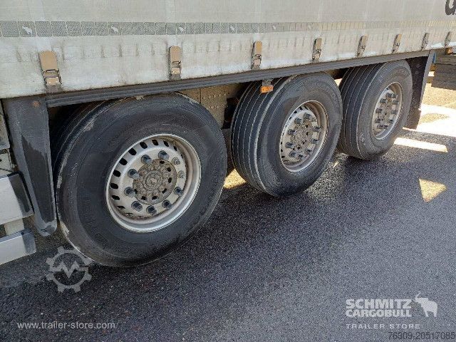 Trailer semi terbuka dengan terpal Schmitz Cargobull Curtainsider Standard Getränke