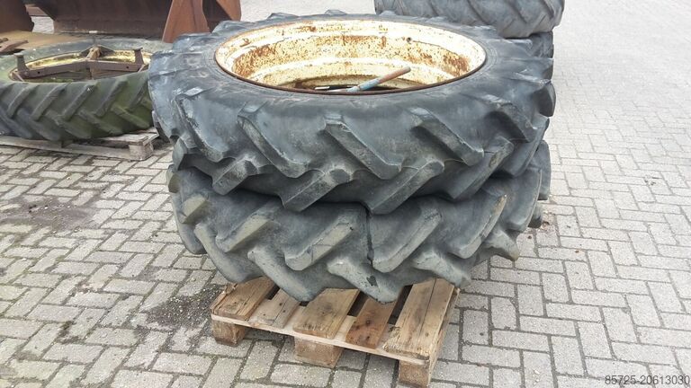 Roda com pneu Pirelli 