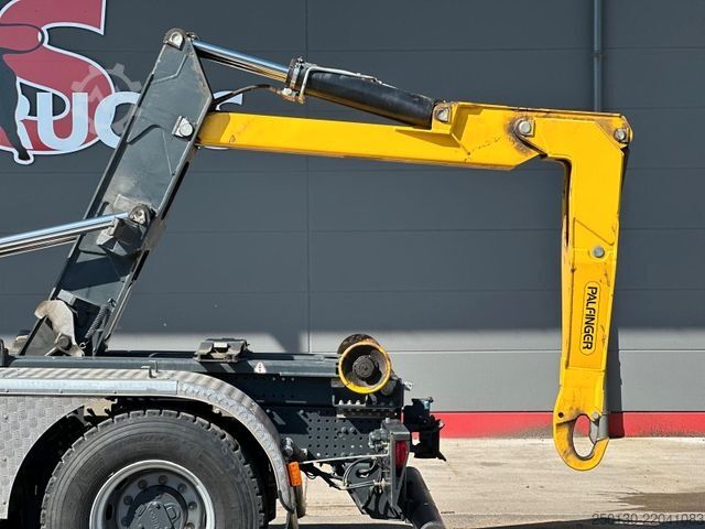 משאית מנוף מעלית מכולות (roll-off) IVECO XWay 480 8x4 BL  PALFINGER P24A AK / Retarder