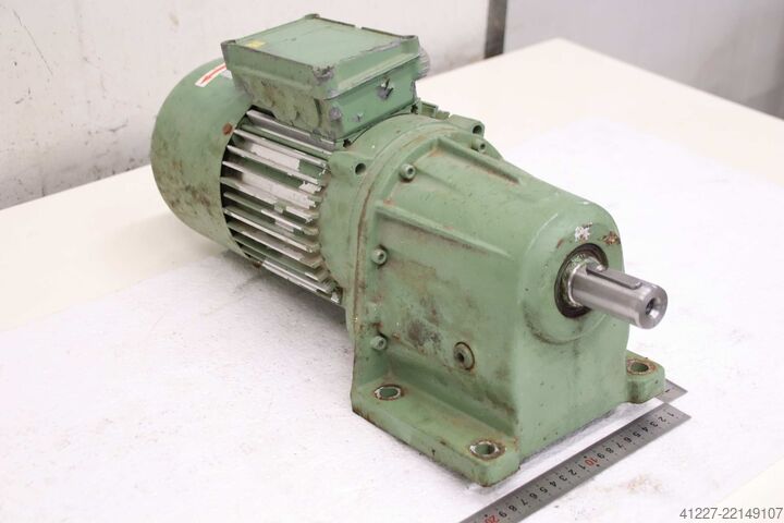 Vaihdemoottori 1,5 kW 70 r/min Lenze 12.622.12.1  90L/4-H-TH-BR-