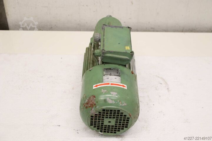 Vaihdemoottori 1,5 kW 70 r/min Lenze 12.622.12.1  90L/4-H-TH-BR-