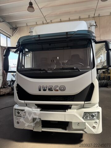 Kamion s sandukom Iveco 140e25