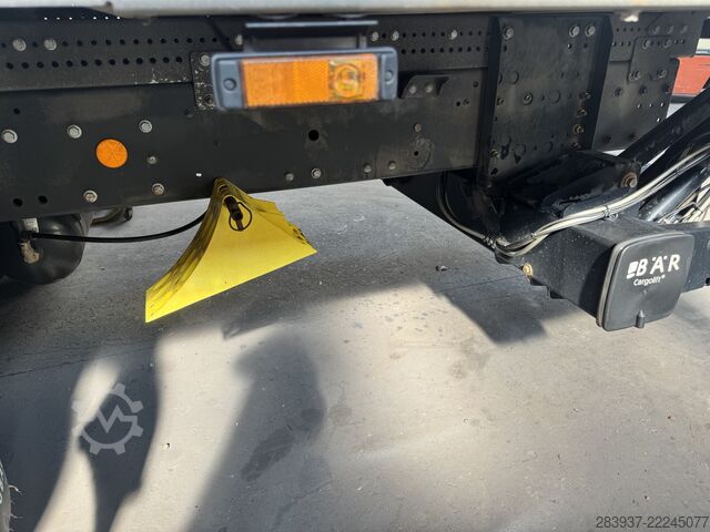 Kamion s sandukom Iveco 140e25