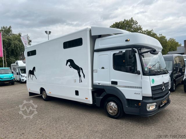 Lopbarības pārvadātājs MERCEDES-BENZ Atego 823 *4.Pferde*Pferdetransporter