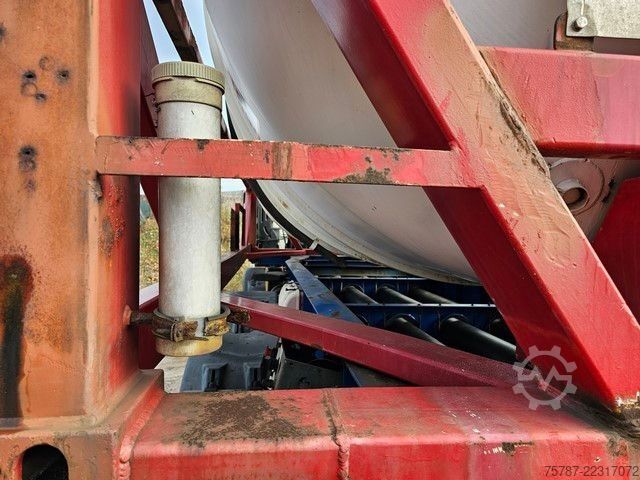 Полуприцеп с сменным кузовом SCHMITZ CARGOBULL Tankchassis mit Tankcontainer, 424.676 KM