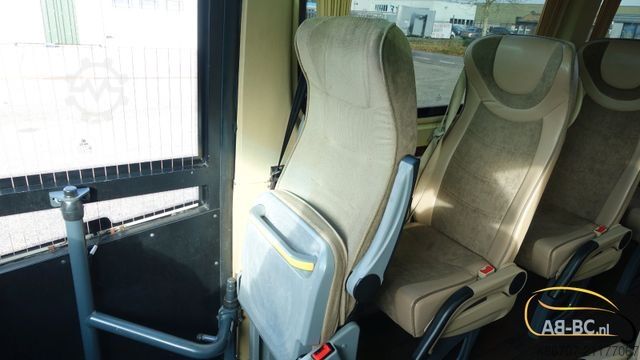 観光バス MERCEDES-BENZ Sprinter 516 21 Sitze mit großem Gepäck