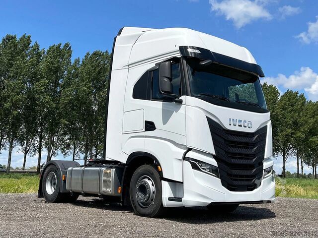 Standard-SZM Iveco S-Way AS440S43T/P AT Tractor Head (8 units)