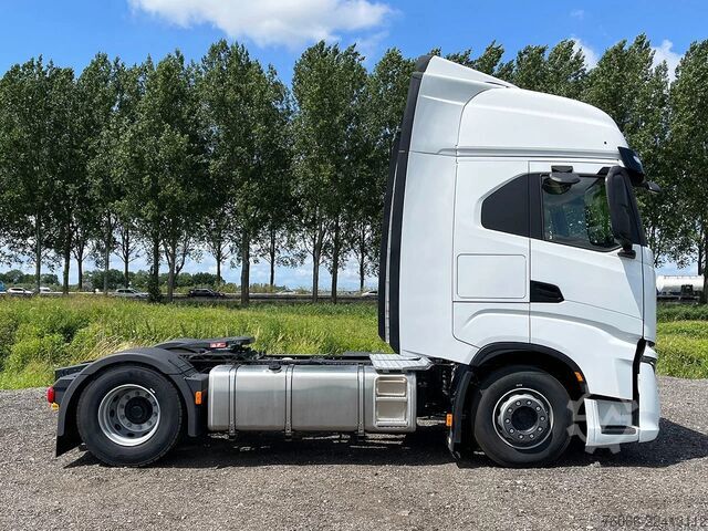 Standard-SZM Iveco S-Way AS440S43T/P AT Tractor Head (8 units)