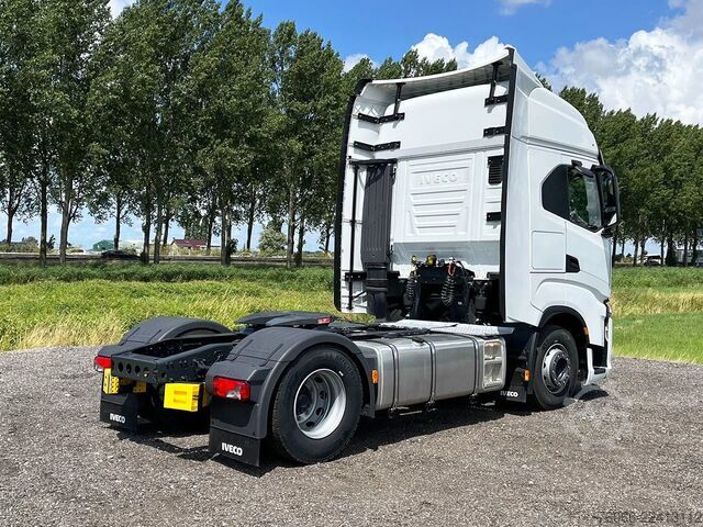 Standard-SZM Iveco S-Way AS440S43T/P AT Tractor Head (8 units)