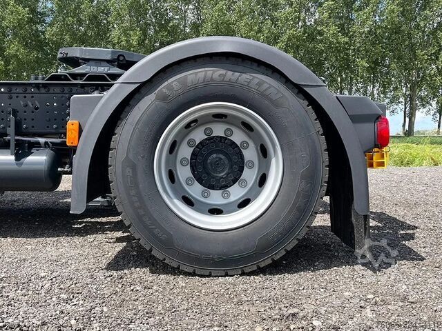 Standard-SZM Iveco S-Way AS440S43T/P AT Tractor Head (8 units)