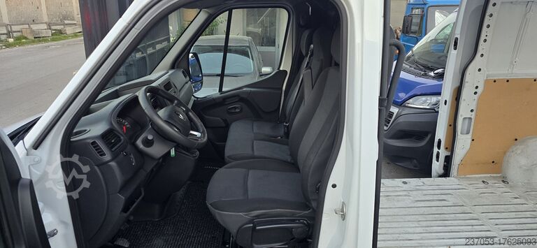 Furgone a pannelli Renault