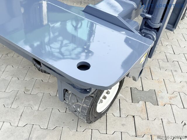 Forklift empat hala Combilift C4500 WIDE FORK POSITIONER DIESEL DUPLEX