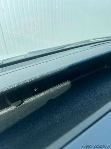 Vans ar augstu jumtu MERCEDES-BENZ Sprinter 215 9G-TR HOCH+LANG KLIMA 3-SITZ KAMERA