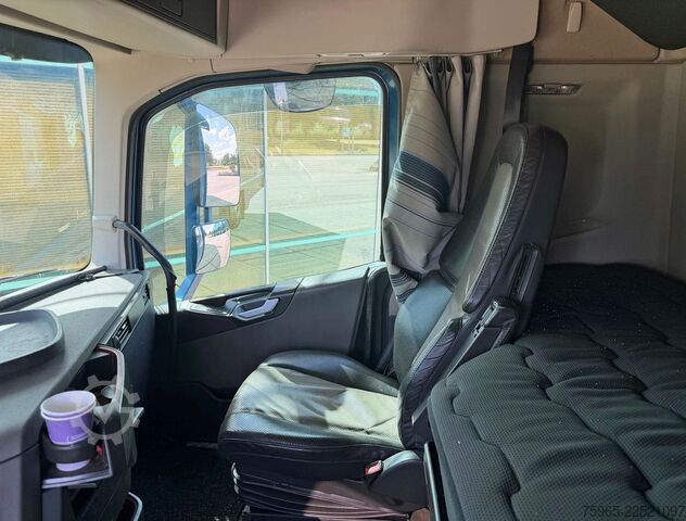 Refrigerated truck VOLVO FH 16.650 XL 6X2 FULL AIR FULL OPTIONS SIDE DOOR