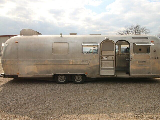 Tirdzniecības piekabe Airstream Land Yacht Sovereign Catering + Foodtrailer