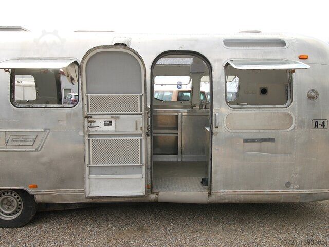 Tirdzniecības piekabe Airstream Land Yacht Sovereign Catering + Foodtrailer