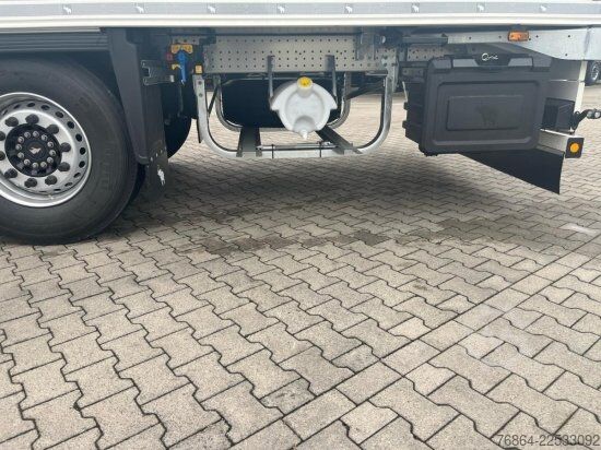 低平台半挂车 SCHMITZ KüHLER, MEAT HANG, THERMO KING SLX 300, FLEISCHKüHLER 10 STüCK VERFüGBAR