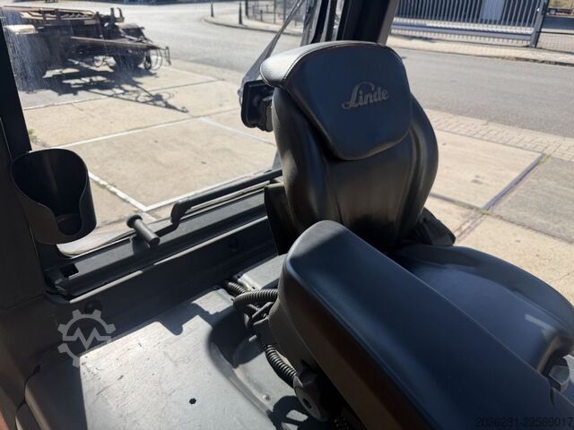 Elektro 4 Rad-Stapler Linde E30R-01