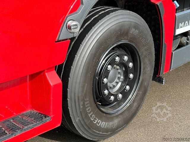 Truk pengangkut kayu MAN TGX 33.510 BL CH 6X4 mit TajfunLIV 150Z96,MIETE?