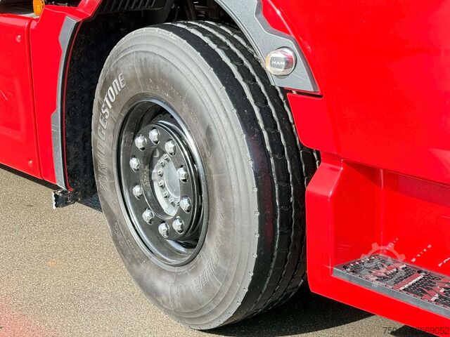 Truk pengangkut kayu MAN TGX 33.510 BL CH 6X4 mit TajfunLIV 150Z96,MIETE?