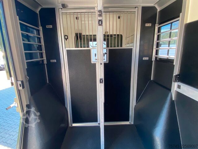 가축 운송차 RENAULT Master STX 5 Sitzer Haras ex. Lang Automatik