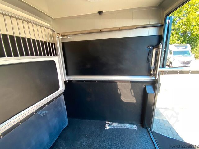 가축 운송차 RENAULT Master STX 5 Sitzer Haras ex. Lang Automatik
