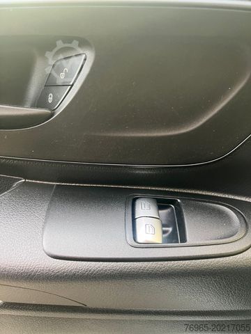 Panelová dodávka MERCEDES-BENZ Vito 110 KOMPAKT 6G KLIMA TEMPOMAT AHK 3-SITZER