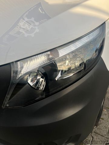 Panelová dodávka MERCEDES-BENZ Vito 110 KOMPAKT 6G KLIMA TEMPOMAT AHK 3-SITZER