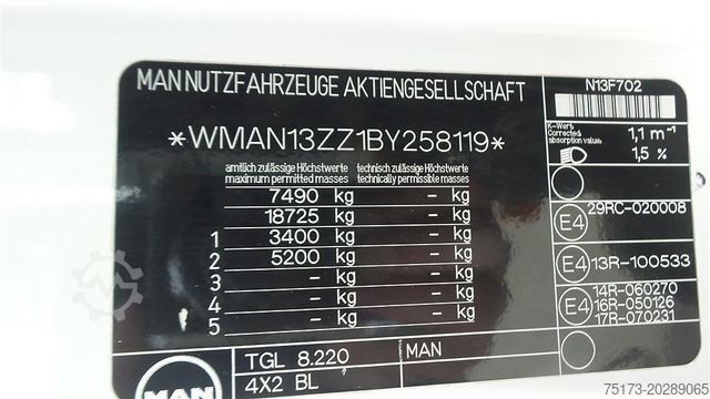 Furgon transport auto MAN TG-L 8.220 4x2 Autotransporter Anhänger