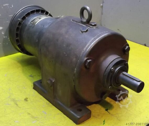 गियर मोटर 0.37 / 0.48 kW 31/62 आरपीएम SEW-EURODRIVE R6eD374-2