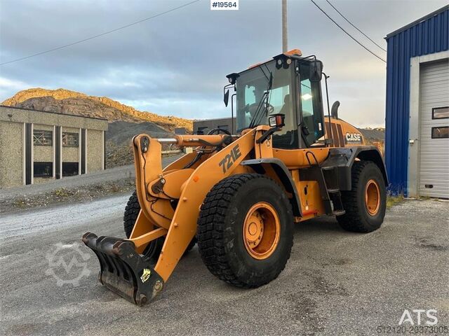 Wheel loader CASE 721E wheel loader w/ snow bucket and gravel bucket