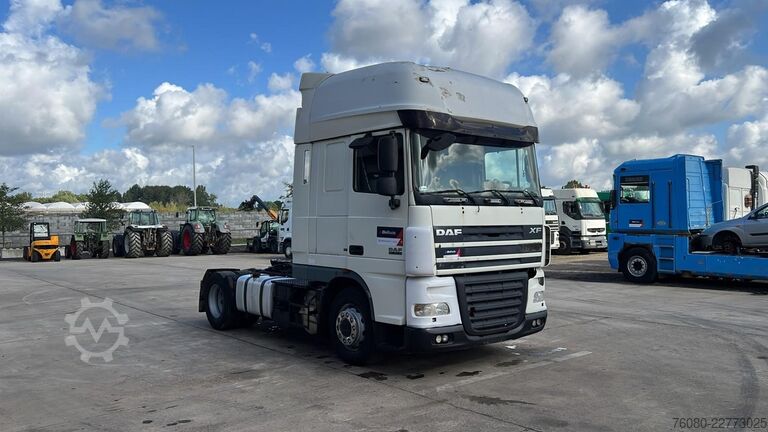 Standard tractor DAF XF 105.460 (AIRCO / SUPER SPACE CAB)
