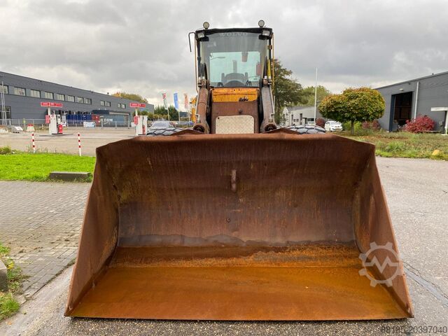 Kolový nakladač Volvo L120B