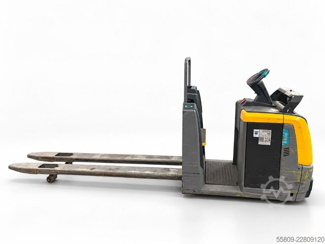 ручний гідравлічний візок Jungheinrich ECE 225 // Horizontal-Kommissionierer // Initialhu