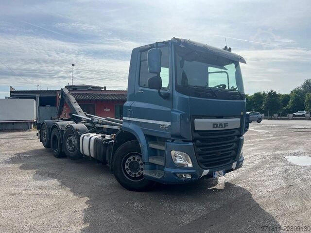 Camión portacontenedores de gancho DAF DAF CF85 460 SCARRABILE USATO