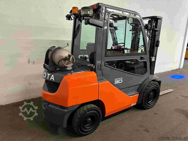 LPG gaffeltrucks Toyota 02-8FGF30